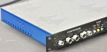 Api-API 2500 stereo buss compressor